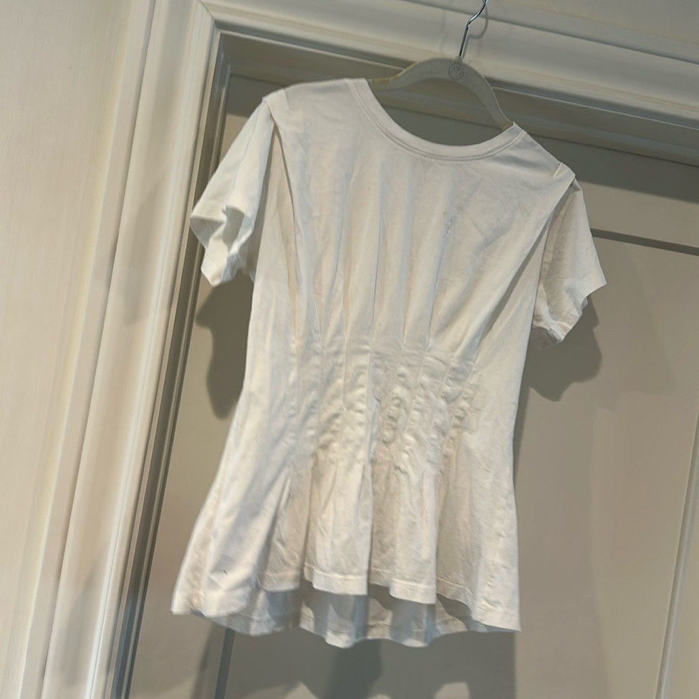 AMUR tee